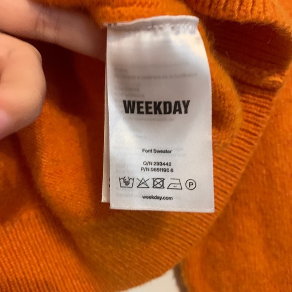 Weekday Font Sweater Orange Wool Cropped Boxy XS Pullover - Picture 5 of 5
